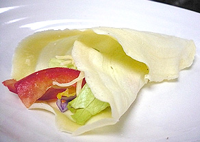 写真:ホットケーキミックスの簡単野菜クレープ巻き完成