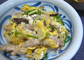 鶏せせり肉の塩親子飯、完成